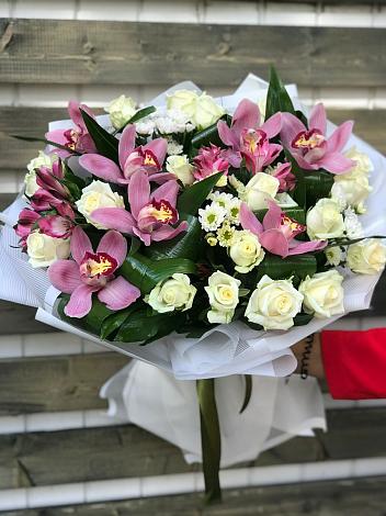 Букет цветов из: Розы и Хризантемы в Сурское
